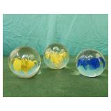 Paperweight Vtg Yellow Flowers and blue flower