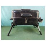 Portable table top gas grill