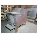 Wood Stove w/ Vent Pipe & Fireplace Flange 33"L