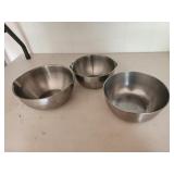 Metal bowls 2 have spouts