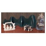 Corner shelf and decor