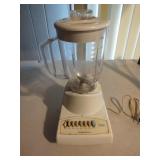 Hamilton Beach 7 Blend Master. Powers on