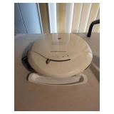 Hamilton Beach table top grill. Powers on