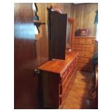 Dresser with bi-fold mirror 64x33x18 -  8 drawers.