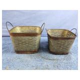 2 metal baskets