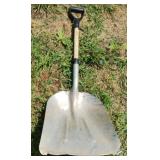 Snow shovel short handled has good handle