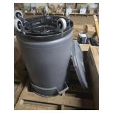 Huskee 32 gall Plastic trash bin with Lid and