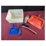 Dust pans, light bulb, plastic tub, shoe horn