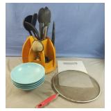Bontonware bowls, organizer, strainer and
