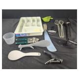 Kitchen tools and cutlery organizer