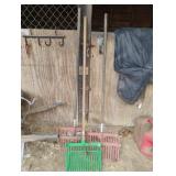 Plastic scoop shovels