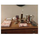 Jornal, trophies, prayer cards, couples