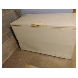 Kenmore 18 check freezer. Works 55.5 x 35 x 27.5