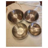 4 Stainless bowls