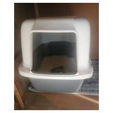 Covered cat litter box with scoop