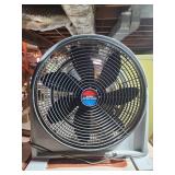Round fan