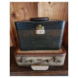 2 vintage makeup cases train case
