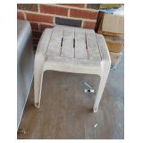 Plastic table 16 x 16 x 16