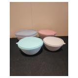 Tupperware bowl set