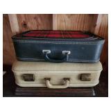 2 vintage suitcases