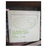 Vintage indiana glasd Sunburst snack set olive