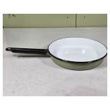 Vtg Green & White w/ Black Trim 9" Pan