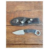 Mossy Oak Finger hole knife with sheath Mossy Oak Finger hole knife with sheath