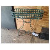 Metal planter 22 x 25.5 x 8.5 Metal planter 22 x 25.5 x 8.5