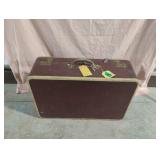 Vintage Oshkosh hard luggage 26 x 9 x 17 Vintage Oshkosh hard luggage 26 x 9 x 17