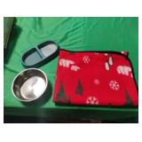 Pet throw, water and food bowls Pet throw, water and food bowls