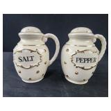 Vtg ceramic salt and pepper shakers Vtg ceramic salt and pepper shakers