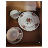 Vintage japanesee porcelain plates and 2 cups