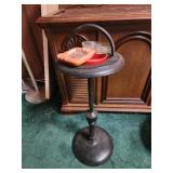 Stand up ashtray with extra ashtrays