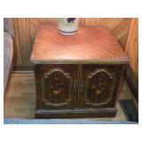 Vtg Wooden End Table 24ï¿½"x 24ï¿½" x 21" tall