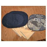 8 Placemats & 4 Napkins