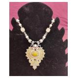 Fashion greenish yellow beaded charm 2.5"
