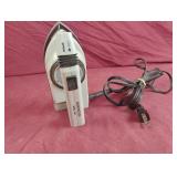 Remington spray-dry mini iron. Powers on