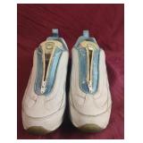 Everlast ladies size 9 tennis shoes