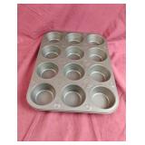 Metal cupcake pan