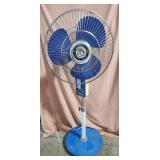 Super deluxe Stand up oscillating fan Works
