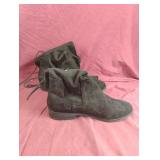 Ladies knee high boots size 9.5. black