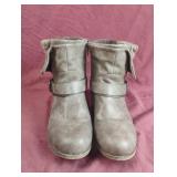 SO ladies ankle boots. Size unknown