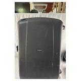 Samsonite Hard Body Suitcase - Rolls all
