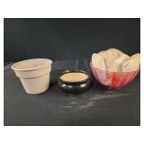 2 small flower pots, shells good for painting