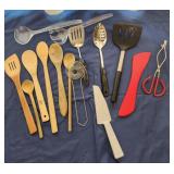 Assorted utensils