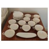Vintage Lenox Weatherly collection. 25 pieces