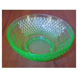 Vintage hobnail uranium serving bowl. Has a small