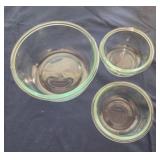 Pyrex small glass bowls