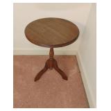 Vintage round table 15 x 22