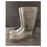 Steel toe rubber boots size 8